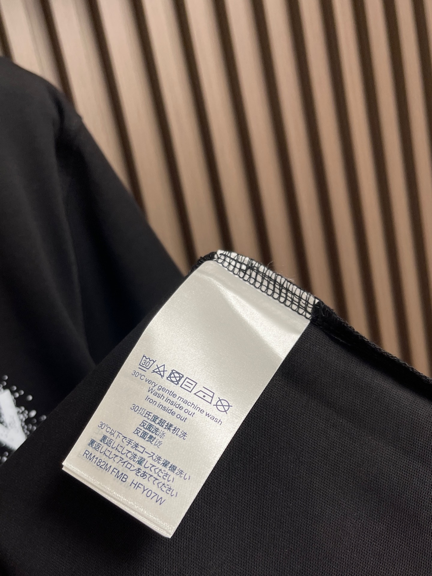 🛒🛒LV  2026SS 限定新品涂鸦logo印花短袖T恤，基础简约百搭款式，面料采用是高克重的针织棉布料，柔软扎实，质