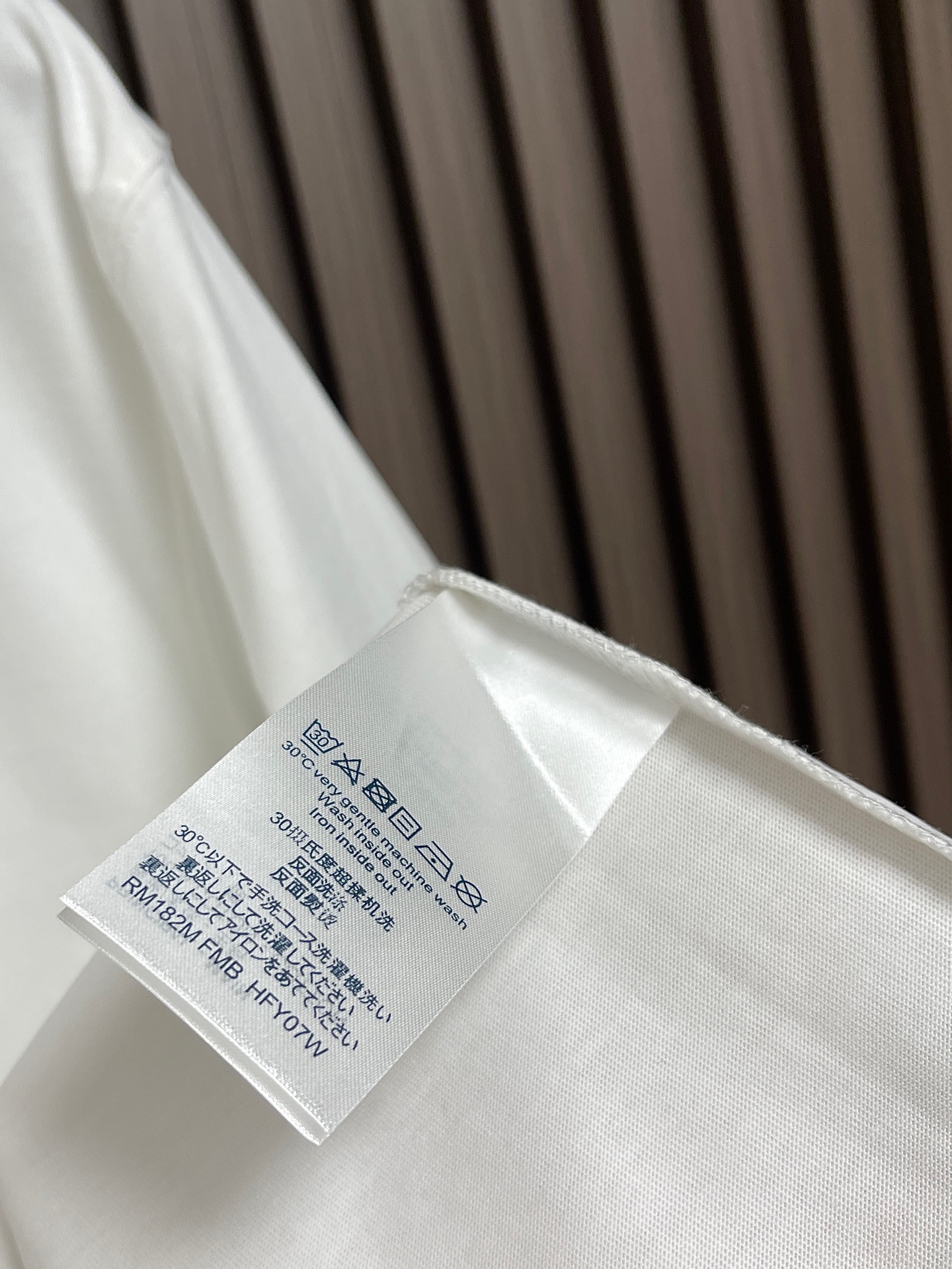 🛒🛒LV  2026SS 限定新品涂鸦logo印花短袖T恤，基础简约百搭款式，面料采用是高克重的针织棉布料，柔软扎实，质