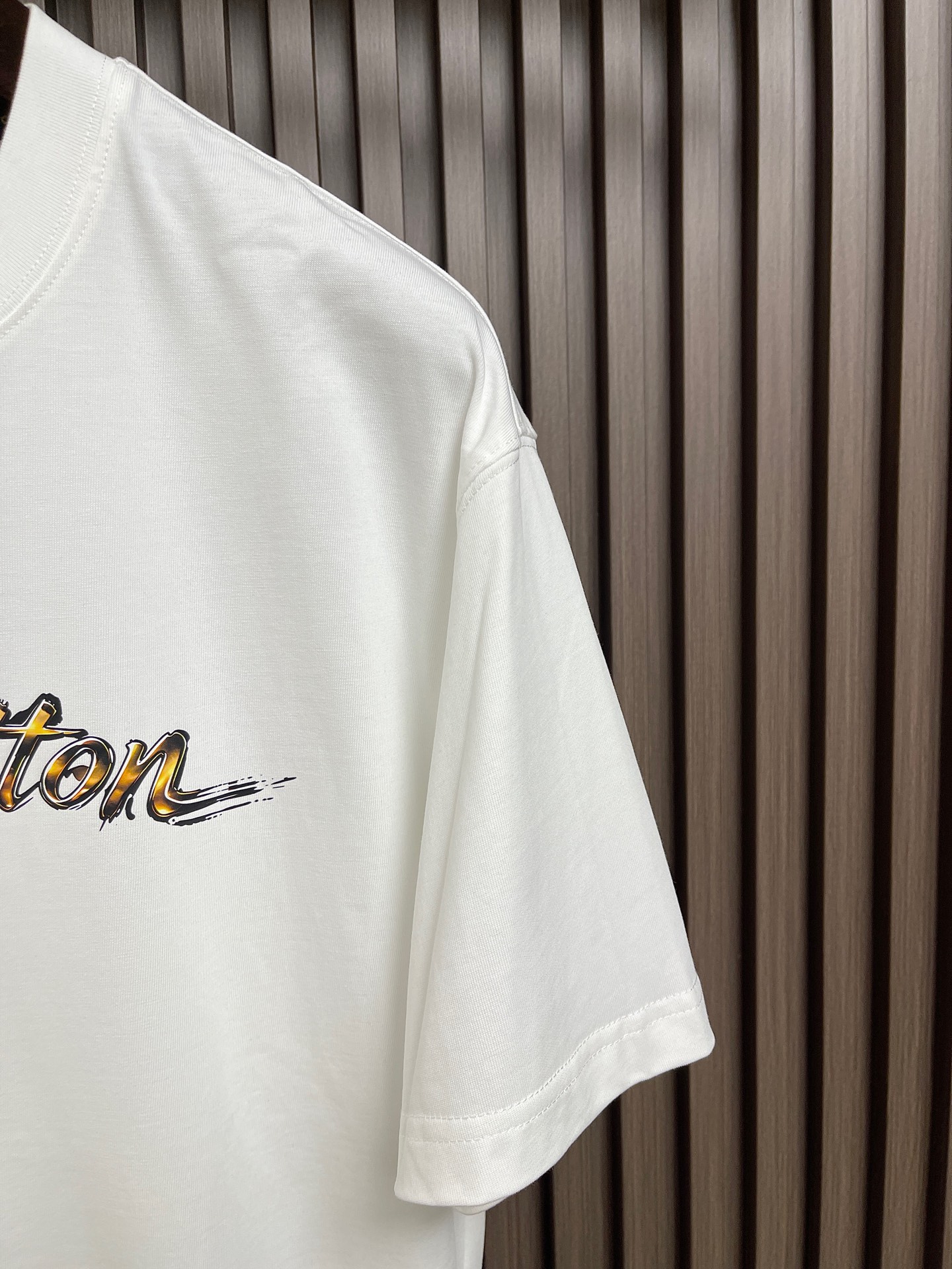 🛒🛒LV  2026SS 限定新品涂鸦logo印花短袖T恤，基础简约百搭款式，面料采用是高克重的针织棉布料，柔软扎实，质
