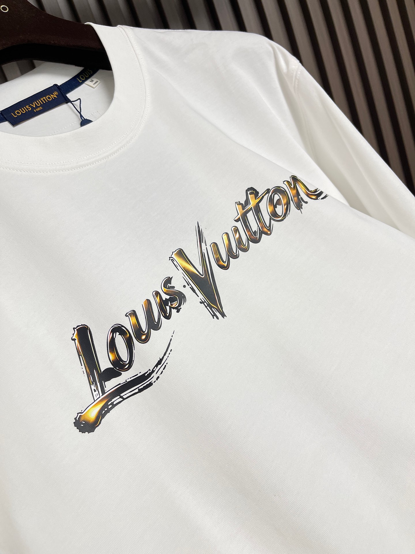 🛒🛒LV  2026SS 限定新品涂鸦logo印花短袖T恤，基础简约百搭款式，面料采用是高克重的针织棉布料，柔软扎实，质
