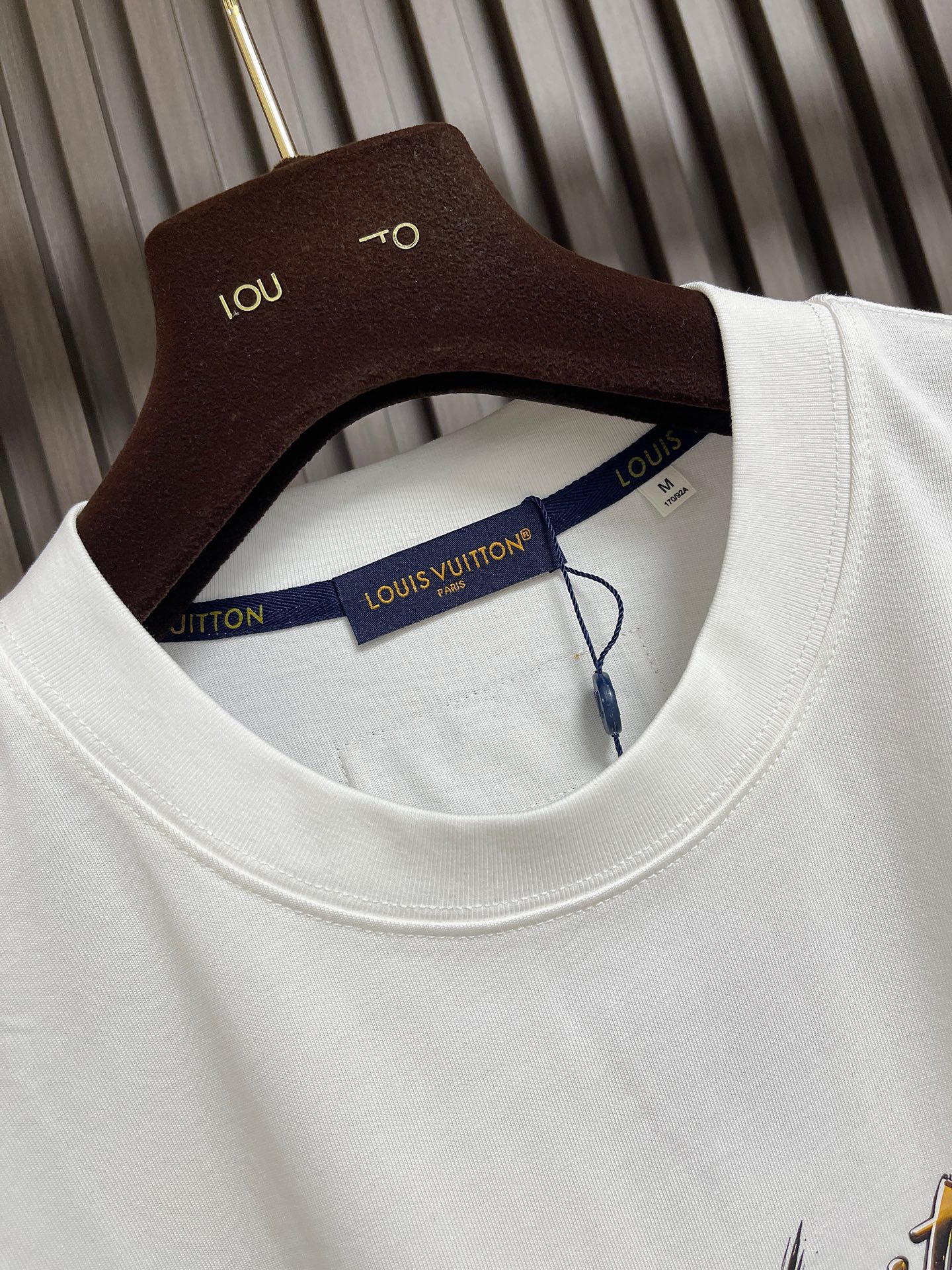 🛒🛒LV  2026SS 限定新品涂鸦logo印花短袖T恤，基础简约百搭款式，面料采用是高克重的针织棉布料，柔软扎实，质