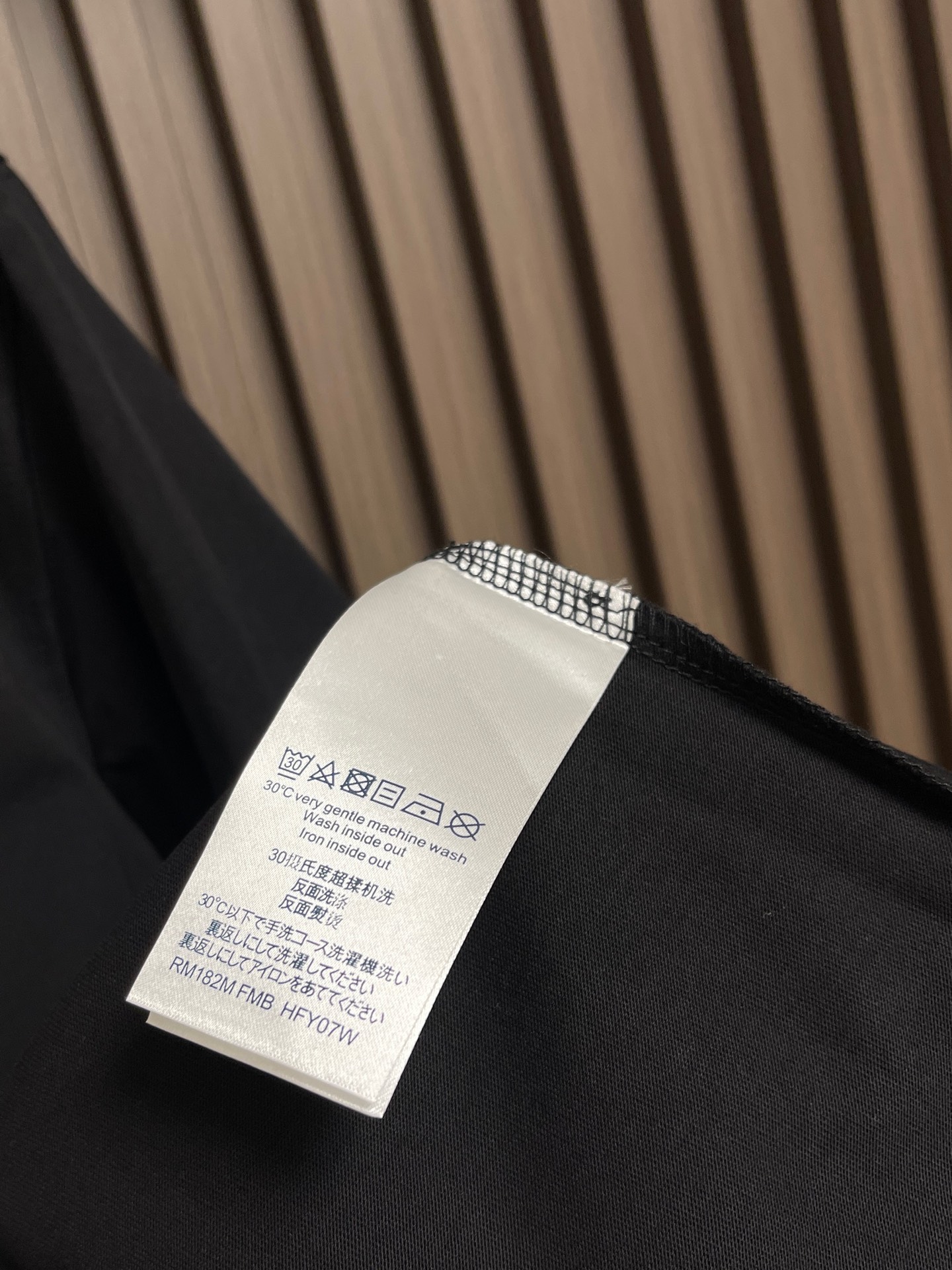 🛒🛒LV 2026SS 限定新品涂鸦logo印花短袖T恤,基础简约百搭款式,面料采用是高克重的针织棉布料,柔软扎实,质 🛒🛒LV 2026SS 限定新品涂鸦logo印花短袖T恤,基础简约百搭款式,面料采用是高克重的针织棉布料,柔软扎实,质