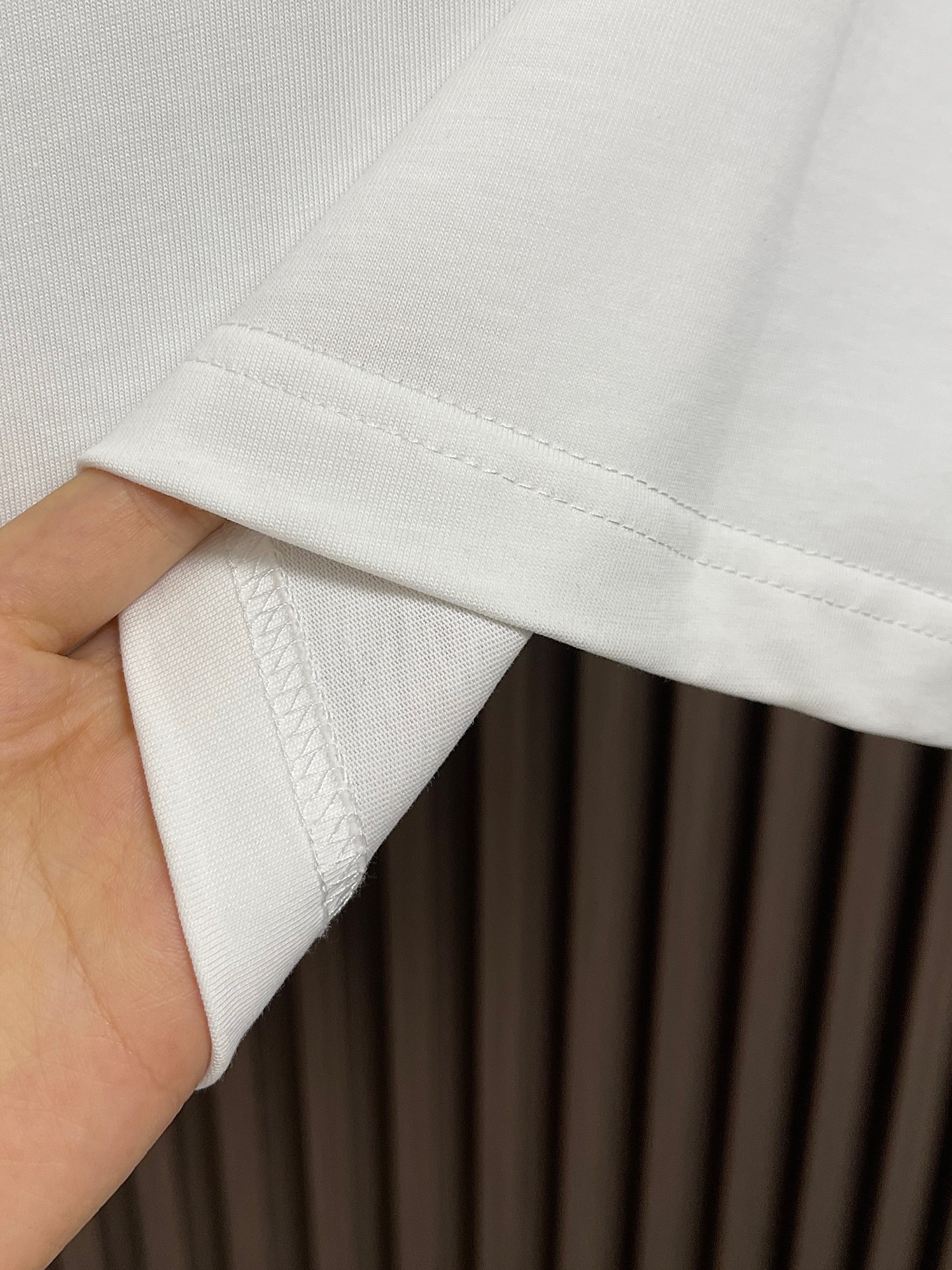 🛒🛒GUCCI 字母印花情侣款短袖t恤 全新系列的夏日单品,小古情侣款高品质tee。客供针织棉面料,整体工整度呈现完美效 🛒🛒GUCCI 字母印花情侣款短袖t恤 全新系列的夏日单品,小古情侣款高品质tee。客供针织棉面料,整体工整度呈现完美效
