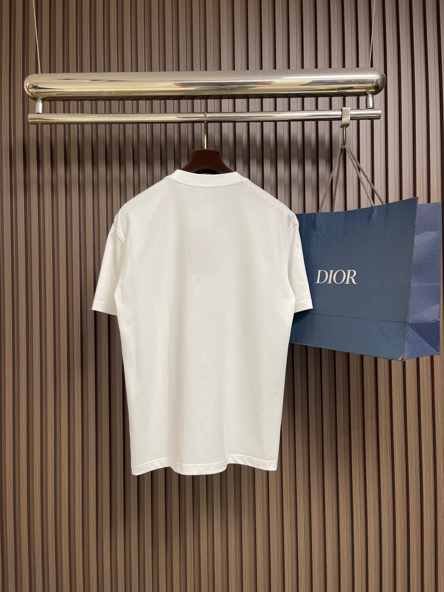 🛒🛒GUCCI 字母印花情侣款短袖t恤 全新系列的夏日单品,小古情侣款高品质tee。客供针织棉面料,整体工整度呈现完美效 🛒🛒GUCCI 字母印花情侣款短袖t恤 全新系列的夏日单品,小古情侣款高品质tee。客供针织棉面料,整体工整度呈现完美效