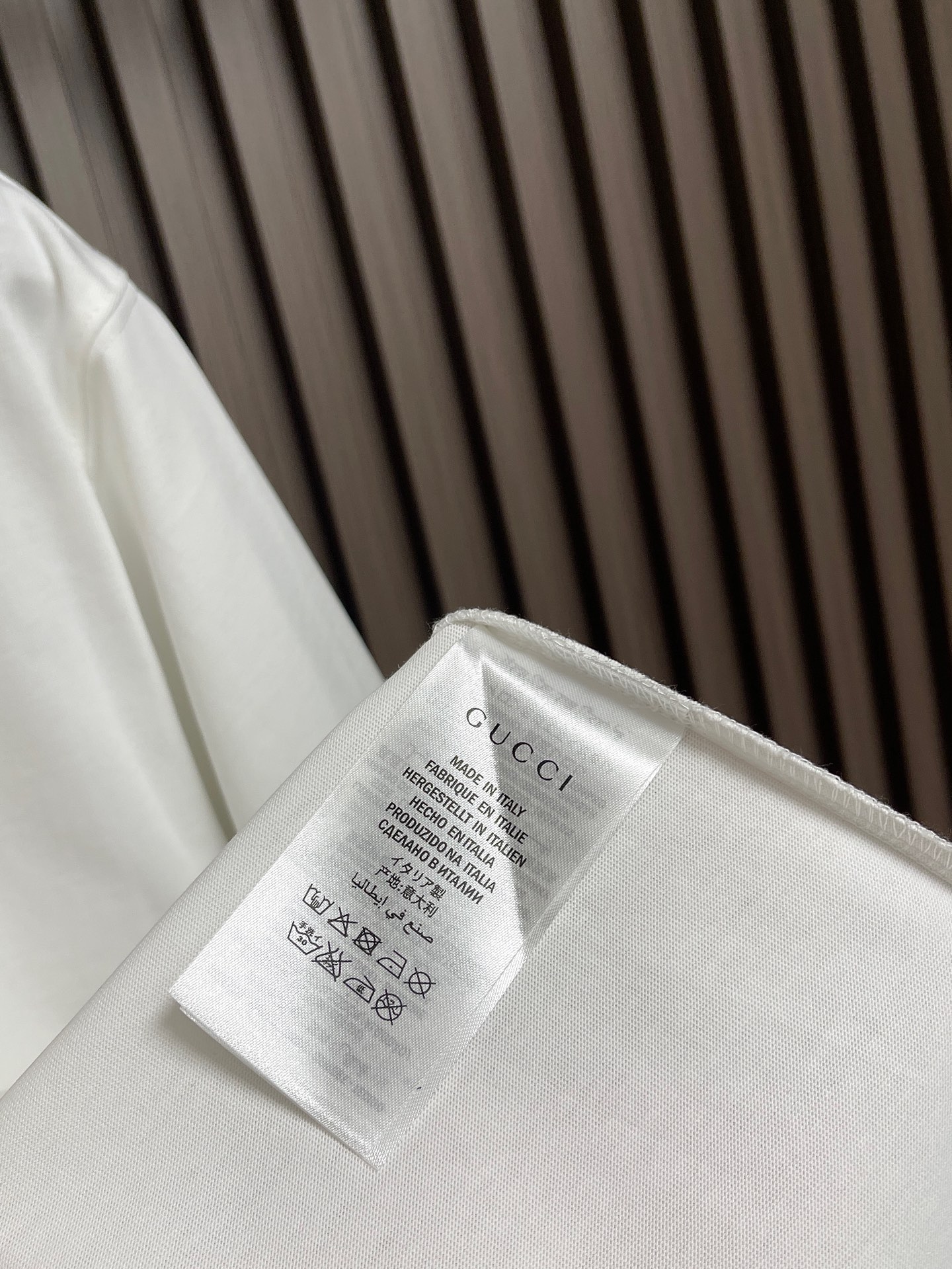 🛒🛒GUCCI 字母印花情侣款短袖t恤 全新系列的夏日单品,小古情侣款高品质tee。客供针织棉面料,整体工整度呈现完美效 🛒🛒GUCCI 字母印花情侣款短袖t恤 全新系列的夏日单品,小古情侣款高品质tee。客供针织棉面料,整体工整度呈现完美效