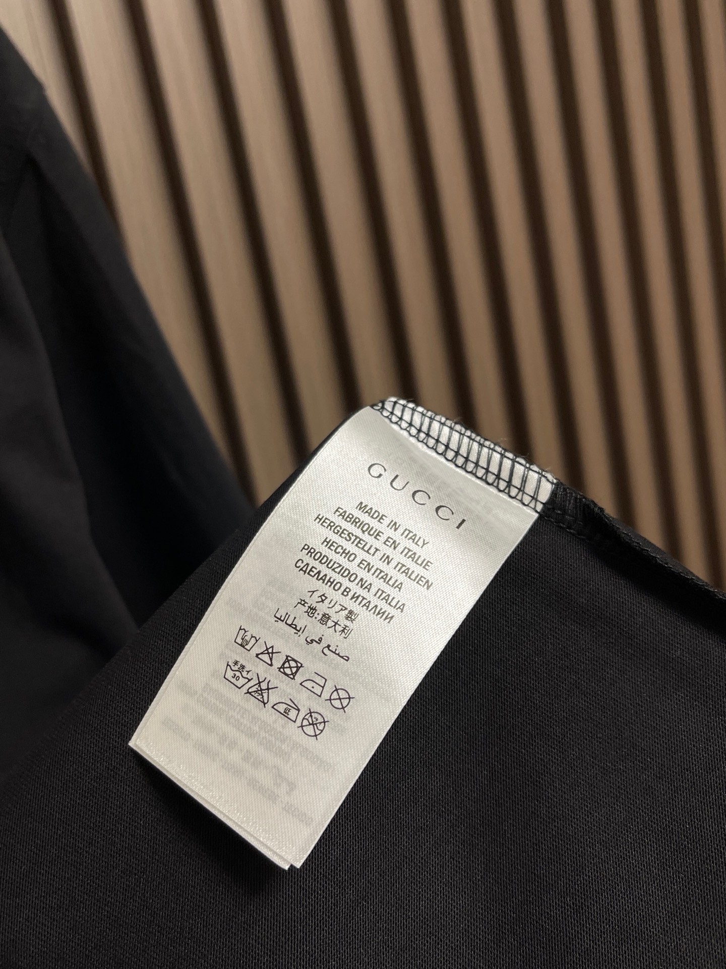 ￼ 🛒🛒GUCCI 字母印花情侣款短袖t恤 全新系列的夏日单品，小古情侣款高品质tee。客供针织棉面料，整体工整度呈现完