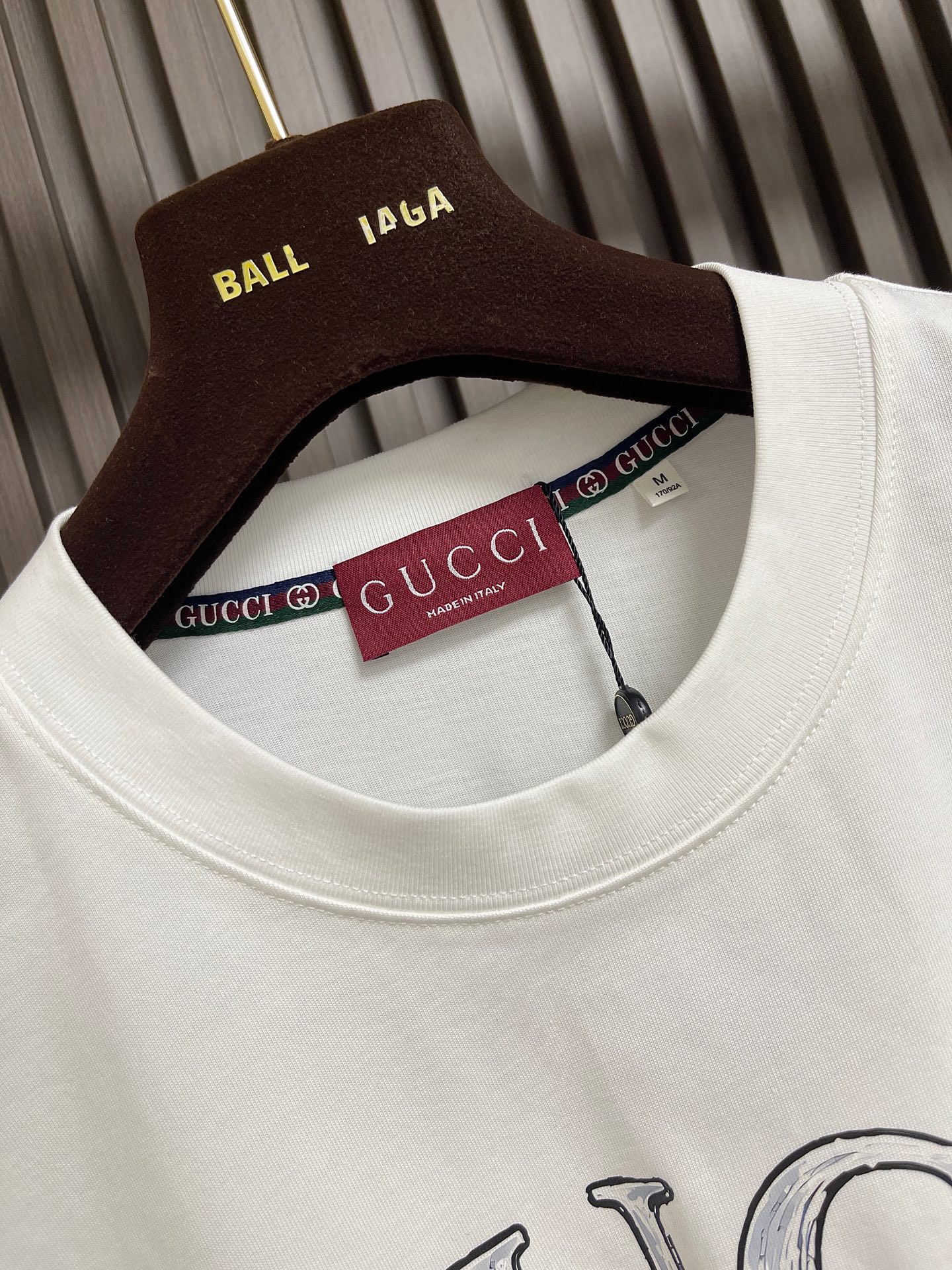 🛒🛒GUCCI 2026SS早春新款涂鸦印花字母标识短袖T恤 全新系列单品T恤,裁剪设计为当今的潮流趋势,街头风格的新纪 🛒🛒GUCCI 2026SS早春新款涂鸦印花字母标识短袖T恤 全新系列单品T恤,裁剪设计为当今的潮流趋势,街头风格的新纪