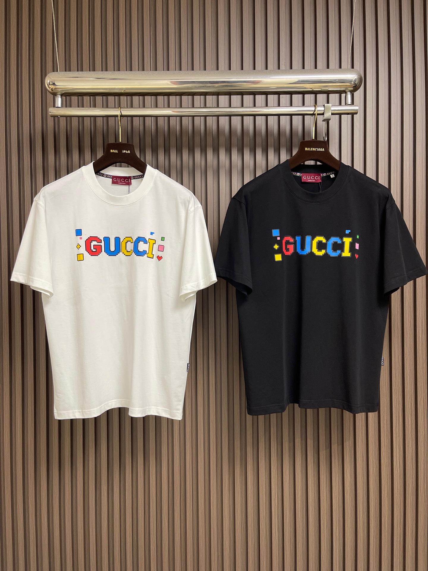 🛒🛒GUCCI 字母印花情侣款短袖t恤 全新系列的夏日单品，小古情侣款高品质tee。客供针织棉面料，整体工整度呈现完美效
