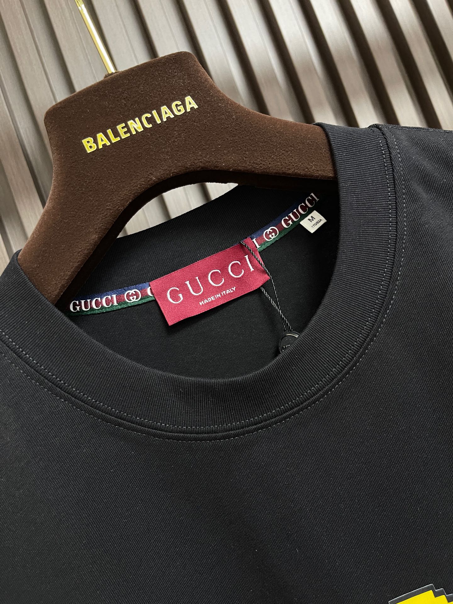🛒🛒GUCCI 字母印花情侣款短袖t恤 全新系列的夏日单品，小古情侣款高品质tee。客供针织棉面料，整体工整度呈现完美效