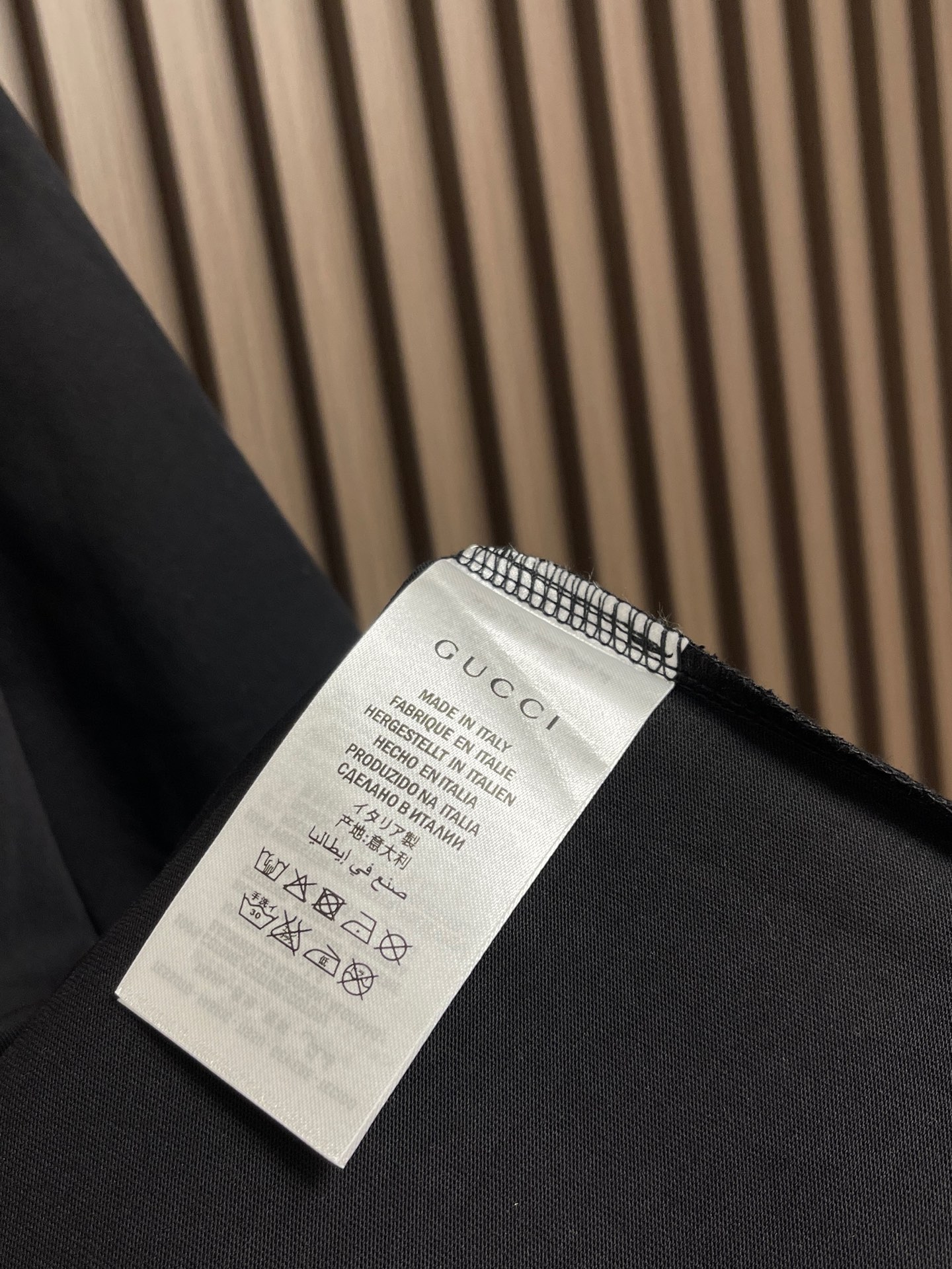 🛒🛒GUCCI 字母印花情侣款短袖t恤 全新系列的夏日单品，小古情侣款高品质tee。客供针织棉面料，整体工整度呈现完美效