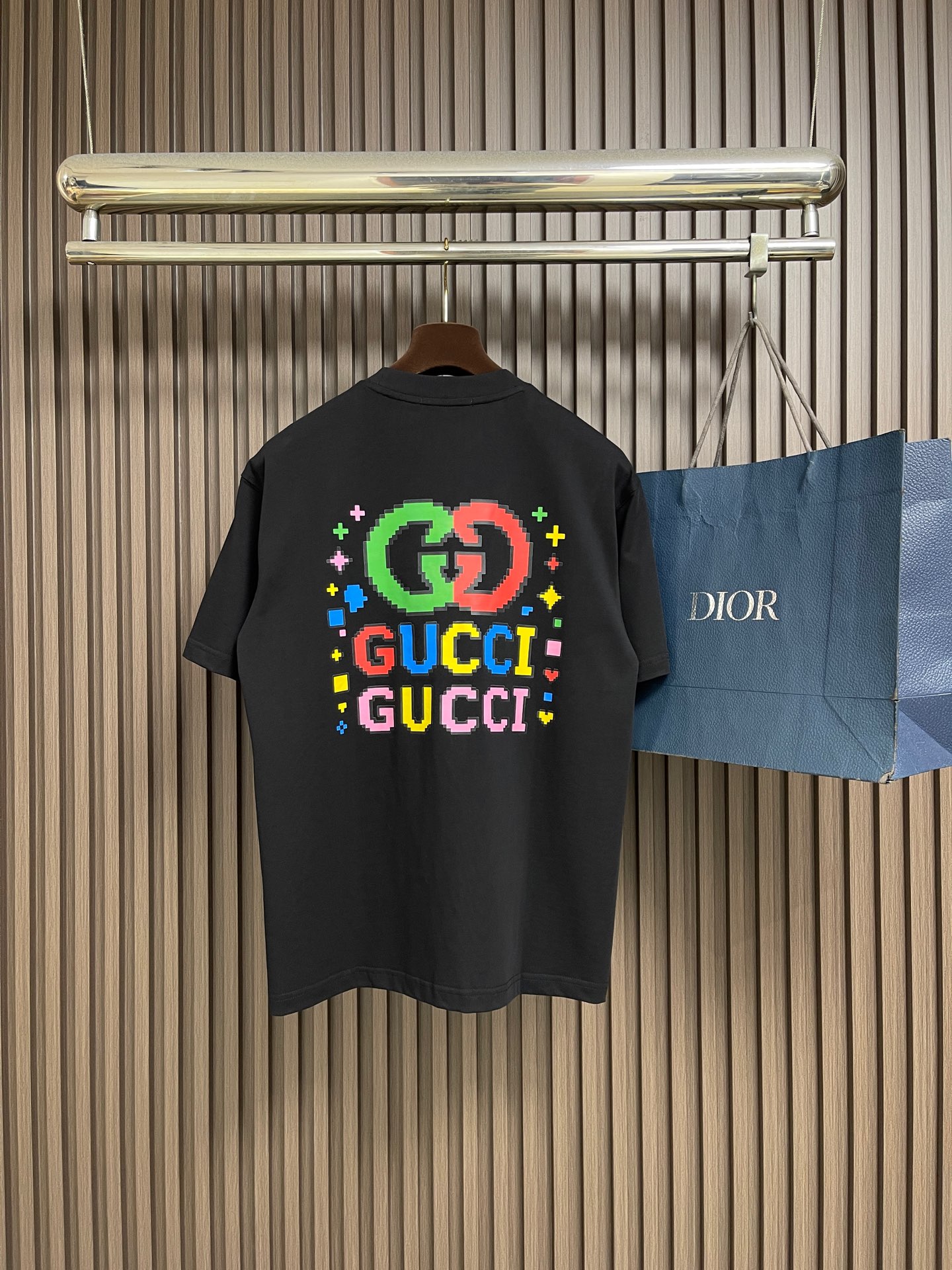 🛒🛒GUCCI 字母印花情侣款短袖t恤 全新系列的夏日单品，小古情侣款高品质tee。客供针织棉面料，整体工整度呈现完美效