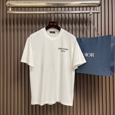 🛒🛒Balenciaga 经典字母圆领短袖T恤,本款BALENCIAGA短袖甄选高克重重磅棉质面料打造,面料经过精细水洗 🛒🛒Balenciaga 经典字母圆领短袖T恤,本款BALENCIAGA短袖甄选高克重重磅棉质面料打造,面料经过精细水洗