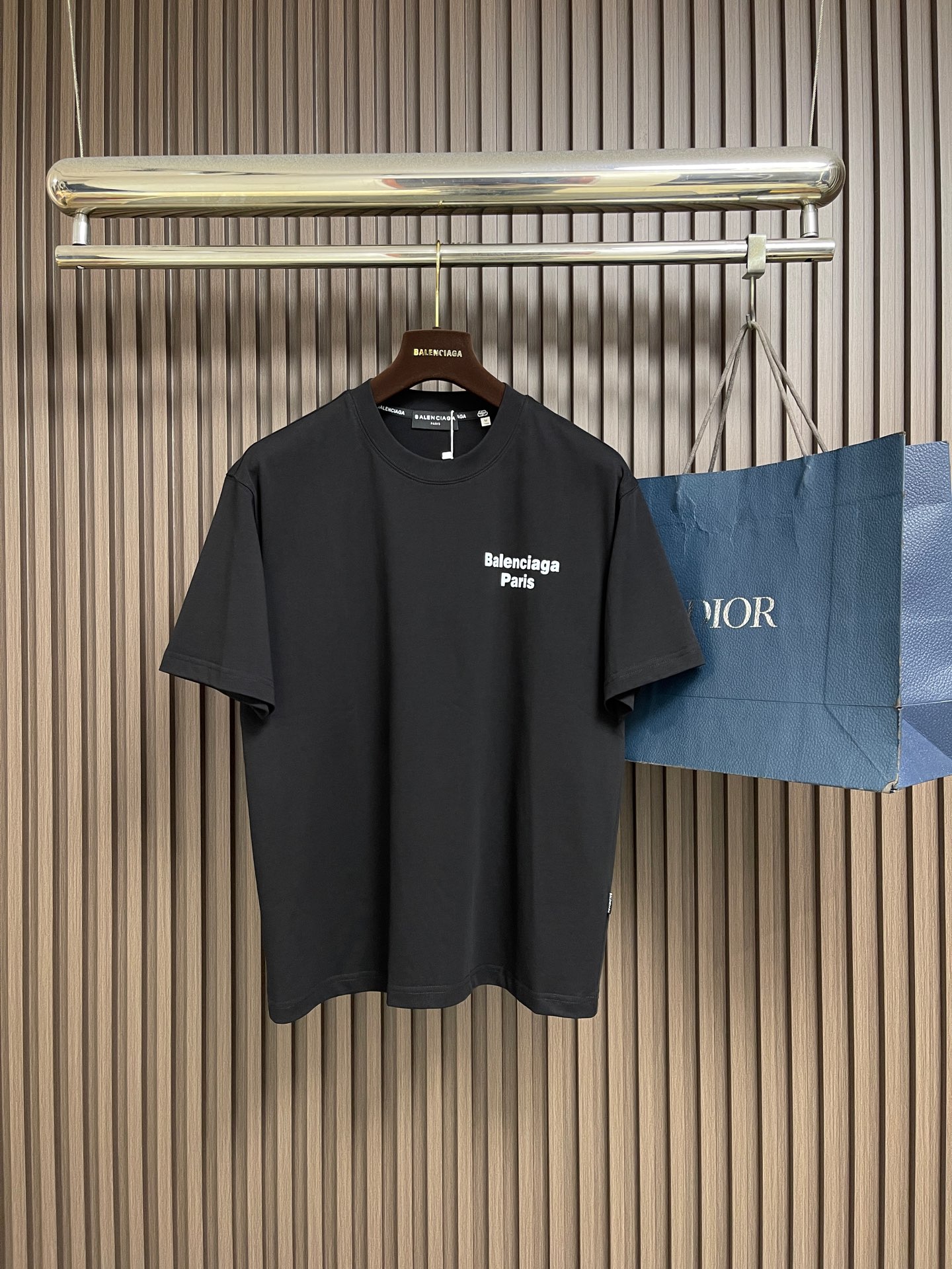 🛒🛒Balenciaga 经典字母圆领短袖T恤,本款BALENCIAGA短袖甄选高克重重磅棉质面料打造,面料经过精细水洗 🛒🛒Balenciaga 经典字母圆领短袖T恤,本款BALENCIAGA短袖甄选高克重重磅棉质面料打造,面料经过精细水洗