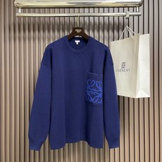 🛒🛒LOEWE 口袋提花毛衣,选用49%粘纤43%棉和少量锦纶和氨纶织成。粘纤和棉主导亲肤、顺滑与垂坠感,贴身穿着如沐春 🛒🛒LOEWE 口袋提花毛衣,选用49%粘纤43%棉和少量锦纶和氨纶织成。粘纤和棉主导亲肤、顺滑与垂坠感,贴身穿着如沐春