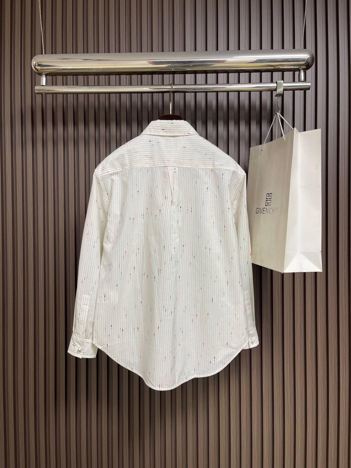 🛒🛒Chanel 双C刺绣条纹长袖衬衫 定制星点色织提花府绸料 挺括透气 舒适亲肤 素瓷净白循序铺展衣身 细墨竖纹交织细 🛒🛒Chanel 双C刺绣条纹长袖衬衫 定制星点色织提花府绸料 挺括透气 舒适亲肤 素瓷净白循序铺展衣身 细墨竖纹交织细