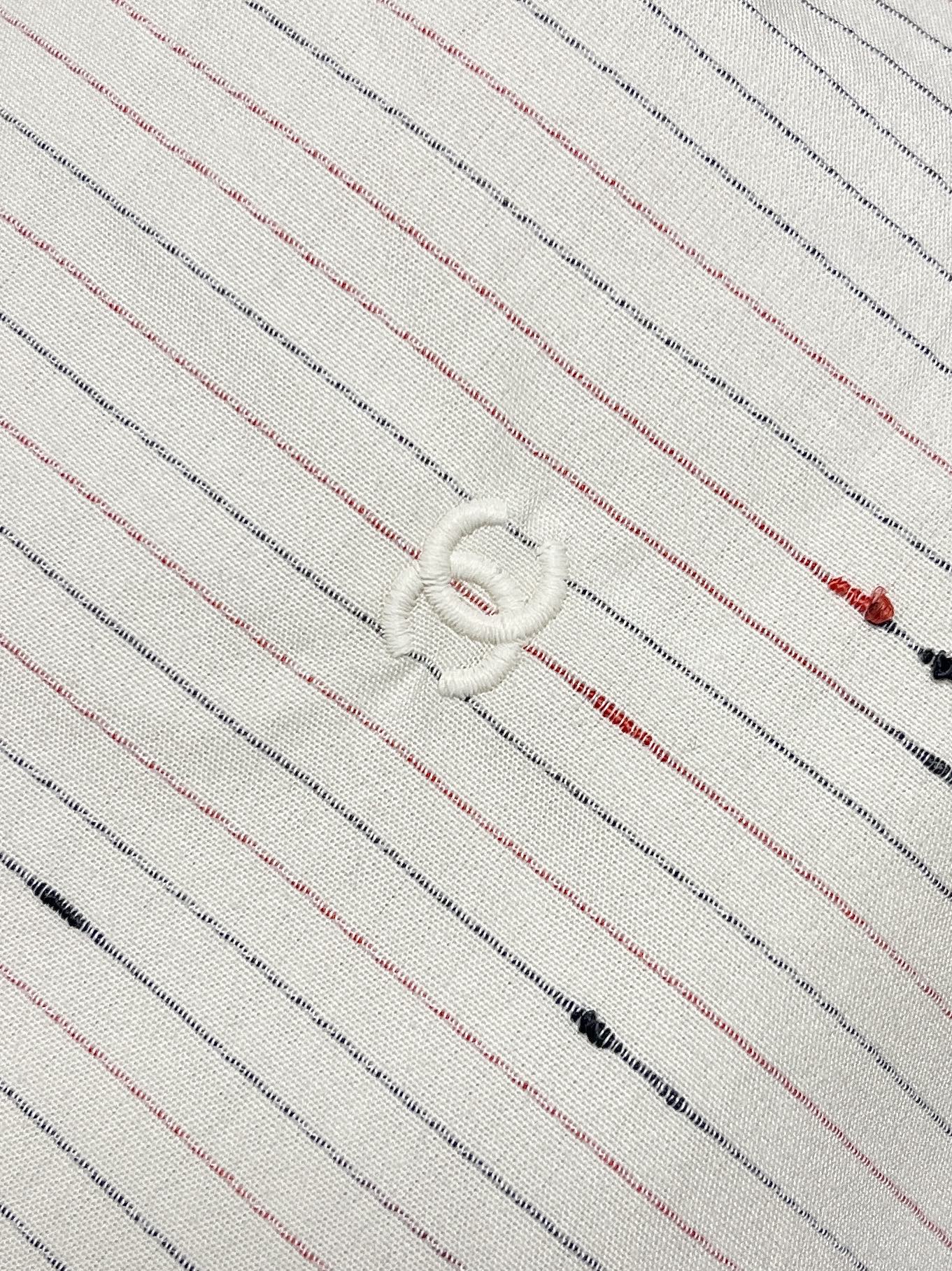 🛒🛒Chanel 双C刺绣条纹长袖衬衫 定制星点色织提花府绸料 挺括透气 舒适亲肤 素瓷净白循序铺展衣身 细墨竖纹交织细 🛒🛒Chanel 双C刺绣条纹长袖衬衫 定制星点色织提花府绸料 挺括透气 舒适亲肤 素瓷净白循序铺展衣身 细墨竖纹交织细