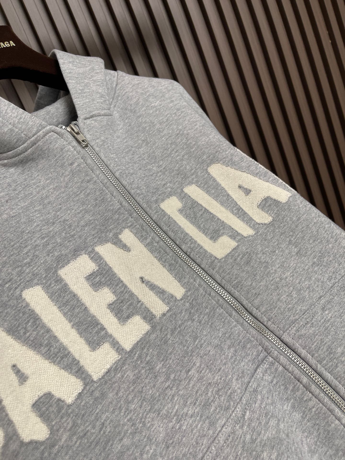 🛒🛒Balenciaga 贴布logo标识拉链连帽卫衣，采用进口康丽机 只有真正的康丽机才能做出每一个细节，logo的质