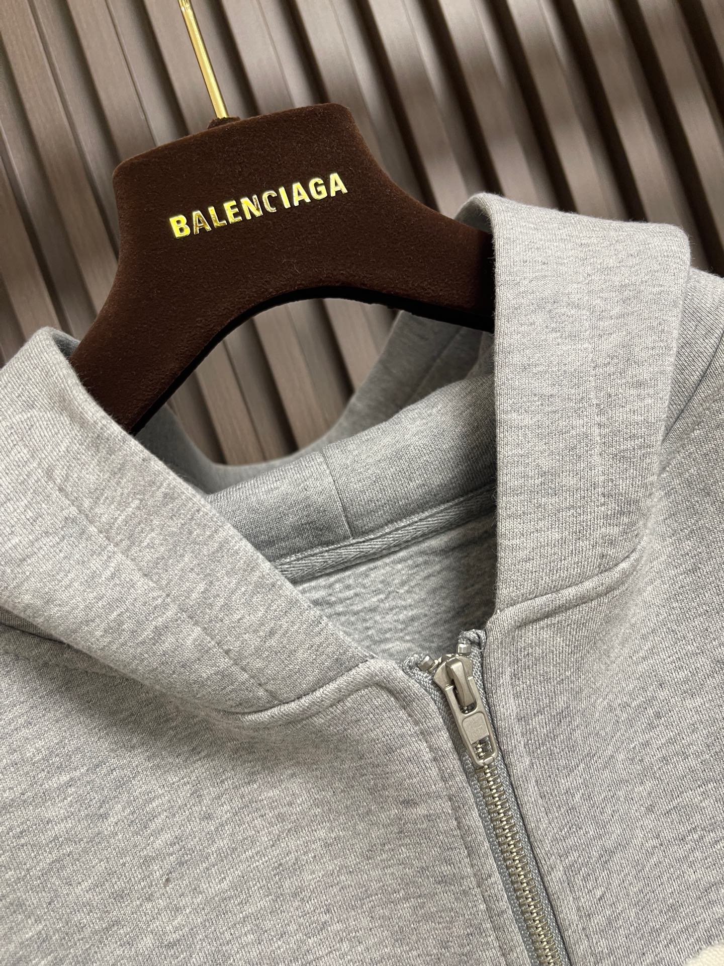 🛒🛒Balenciaga 贴布logo标识拉链连帽卫衣，采用进口康丽机 只有真正的康丽机才能做出每一个细节，logo的质