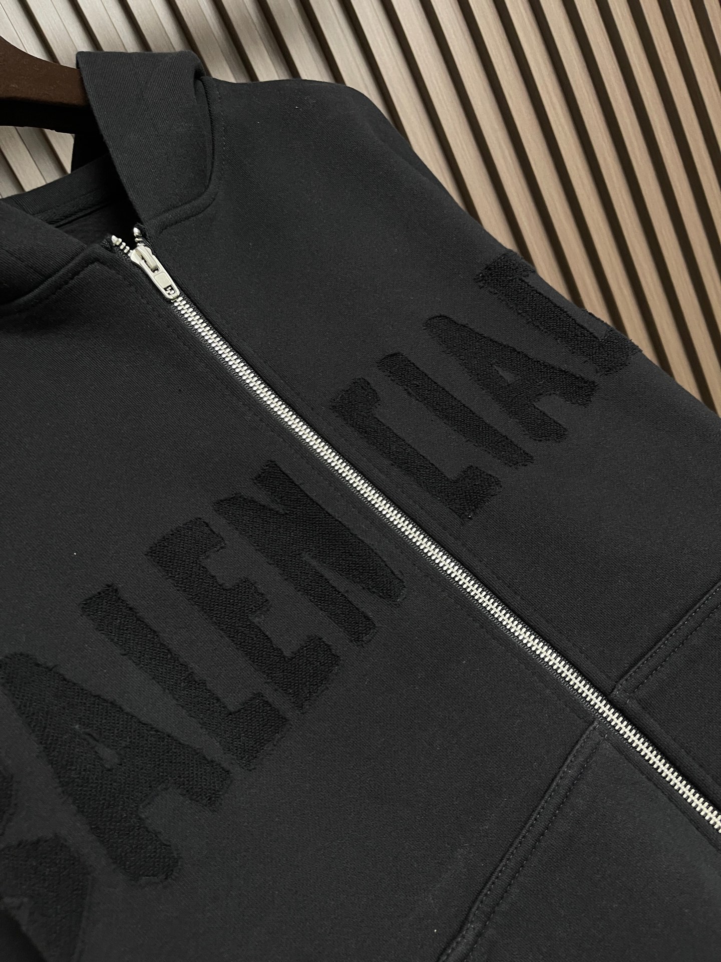 🛒🛒Balenciaga 贴布logo标识拉链连帽卫衣，采用进口康丽机 只有真正的康丽机才能做出每一个细节，logo的质