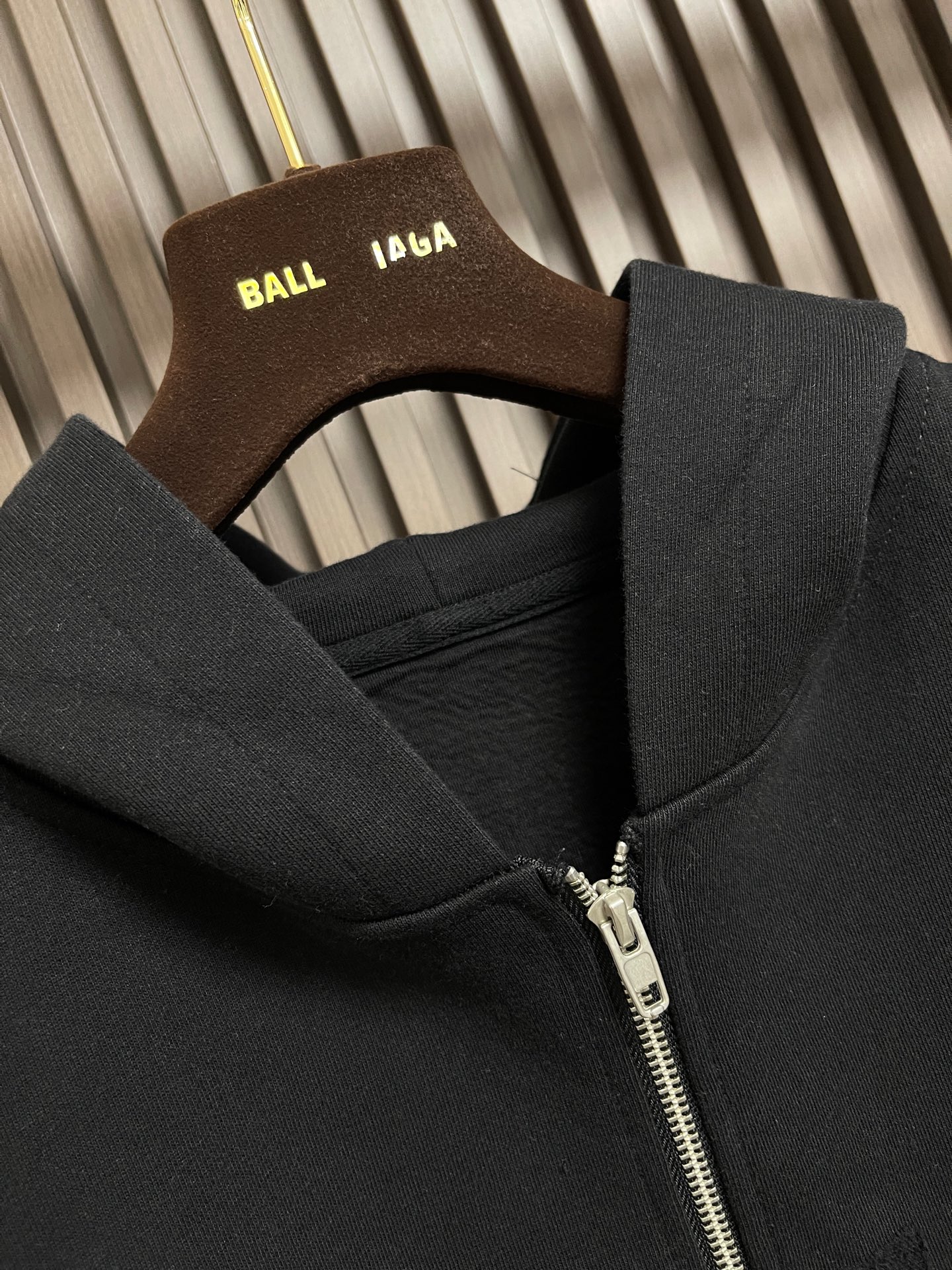 🛒🛒Balenciaga 贴布logo标识拉链连帽卫衣，采用进口康丽机 只有真正的康丽机才能做出每一个细节，logo的质