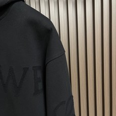 🛒🛒LOEWE 品牌LOGO标识烧花刺绣连帽卫衣,面料采用原版一致巴黎ZP定织定染全棉大卫衣,布面干净,布纹清晰,柔软舒 🛒🛒LOEWE 品牌LOGO标识烧花刺绣连帽卫衣,面料采用原版一致巴黎ZP定织定染全棉大卫衣,布面干净,布纹清晰,柔软舒