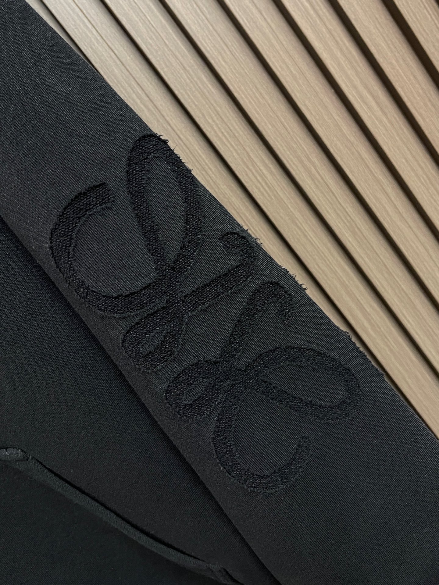 🛒🛒LOEWE 品牌LOGO标识烧花刺绣连帽卫衣,面料采用原版一致巴黎ZP定织定染全棉大卫衣,布面干净,布纹清晰,柔软舒 🛒🛒LOEWE 品牌LOGO标识烧花刺绣连帽卫衣,面料采用原版一致巴黎ZP定织定染全棉大卫衣,布面干净,布纹清晰,柔软舒