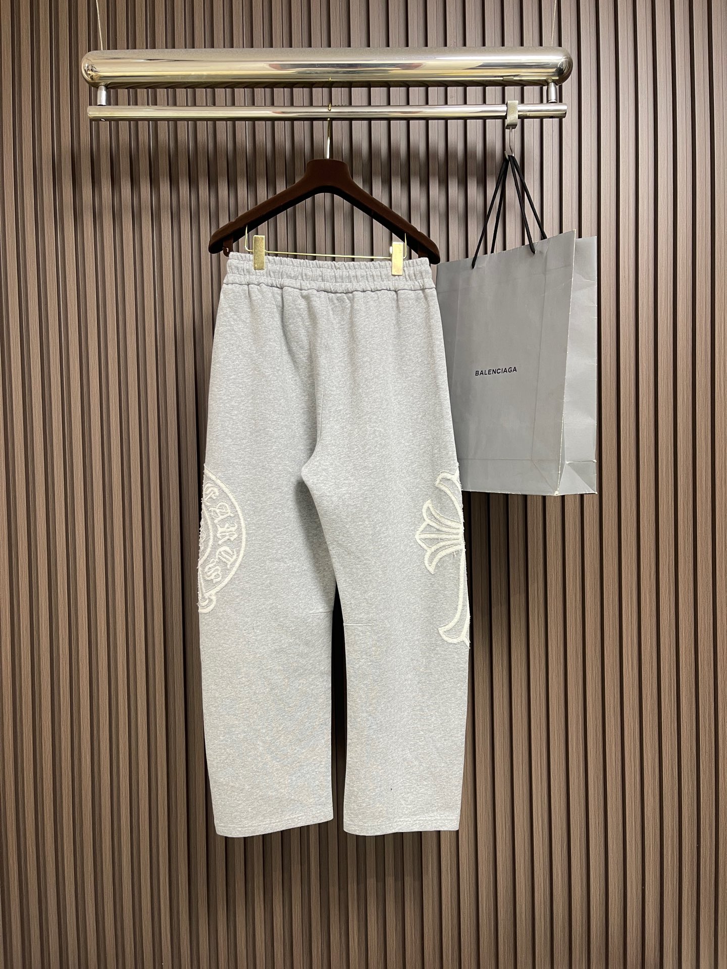 🛒🛒CH 克罗心十字花标识系列直筒卫裤，烧花十字花设计，日本进口提花棉料，厚度和质感随意对比....面料质感到位，所以用