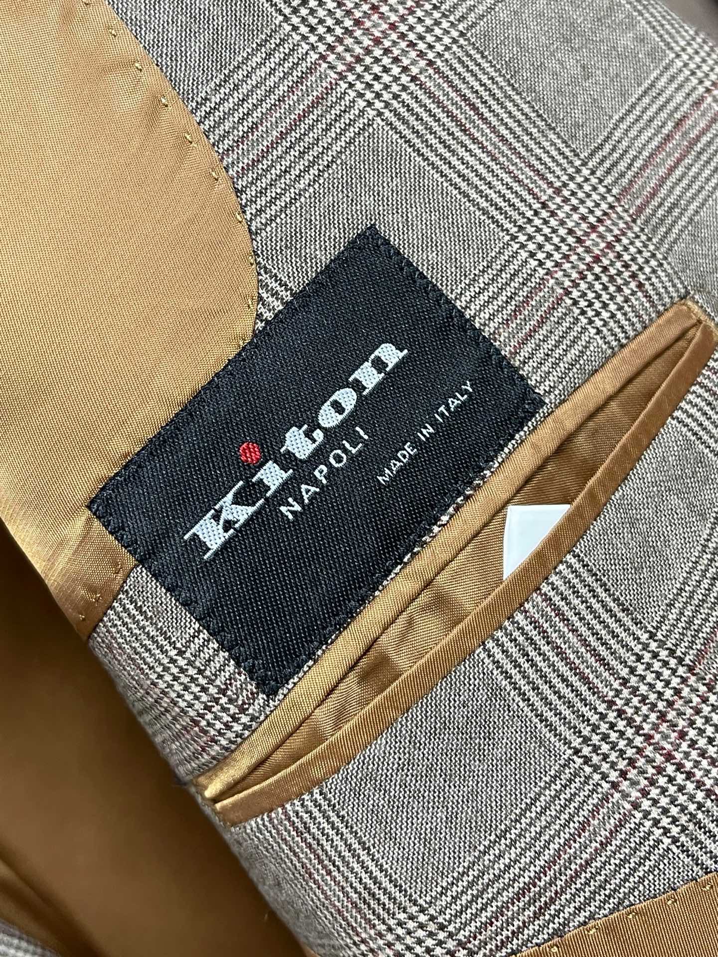 🛒🛒kiton 2026SS早秋新款西装外套，这款采超顶斜平精心制作，完美缔造胸挺立廓的效果，质感所流露的档次绝非一般可