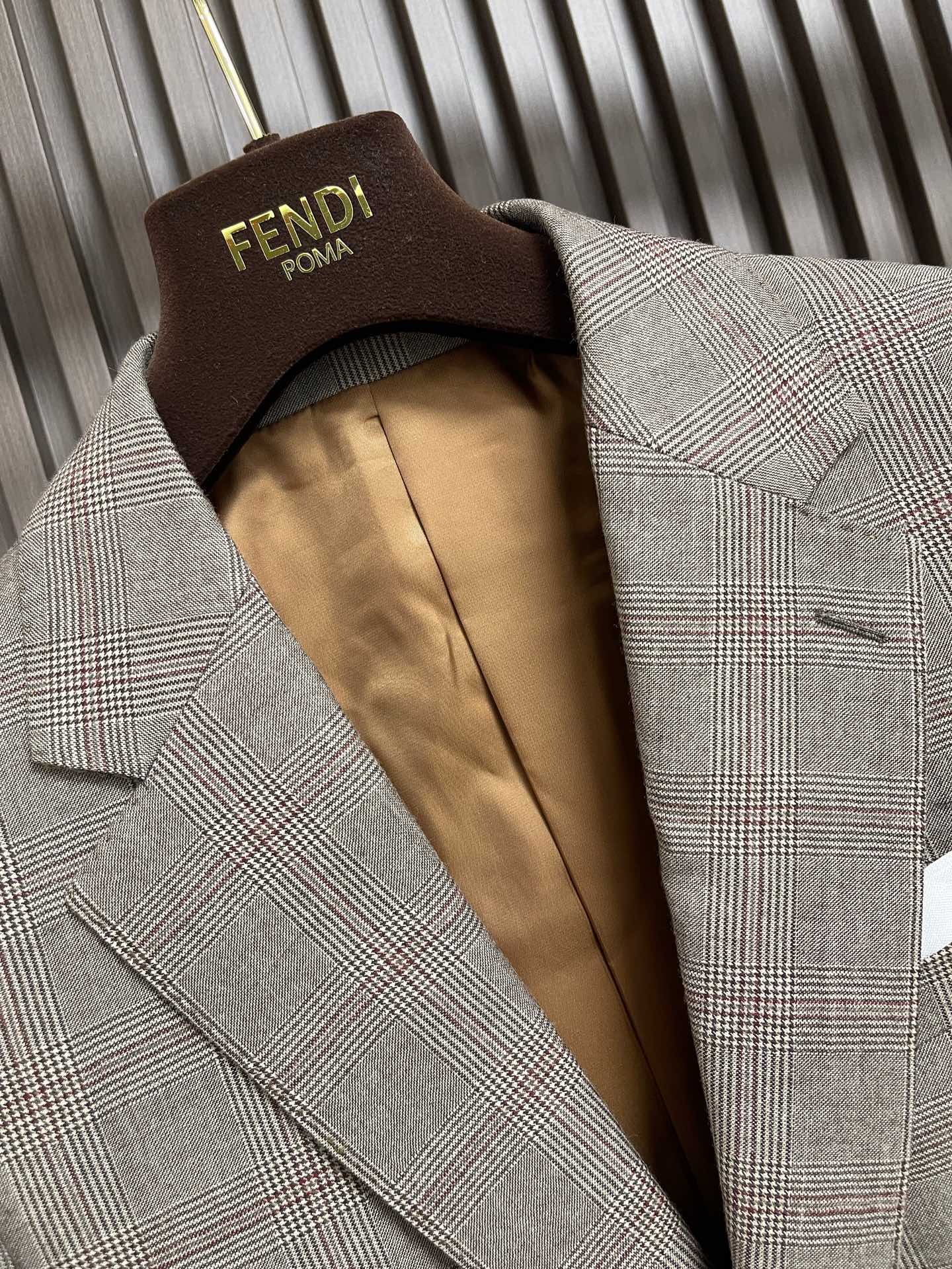 🛒🛒kiton 2026SS早秋新款西装外套，这款采超顶斜平精心制作，完美缔造胸挺立廓的效果，质感所流露的档次绝非一般可