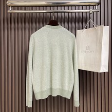 🛒🛒Loro Piana LoroPiana 2026SS早秋新款针织圆领毛衣!设计经典配色钩织设计!此款毛衣甄选100 🛒🛒Loro Piana LoroPiana 2026SS早秋新款针织圆领毛衣!设计经典配色钩织设计!此款毛衣甄选100