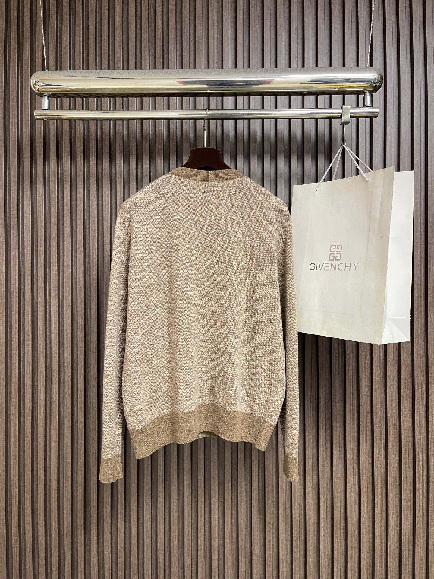 🛒🛒Loro Piana LoroPiana 2026SS早秋新款针织圆领毛衣！设计经典配色钩织设计！此款毛衣甄选100