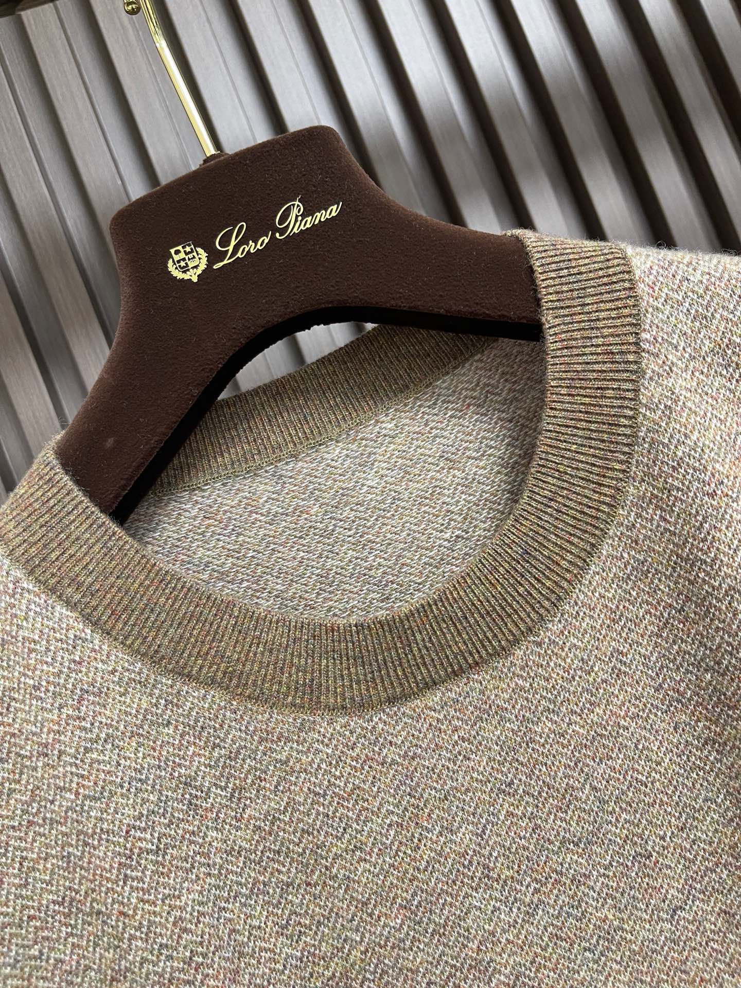 🛒🛒Loro Piana LoroPiana 2026SS早秋新款针织圆领毛衣！设计经典配色钩织设计！此款毛衣甄选100