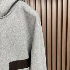 🛒🛒Hermes Paris 刺绣皮革拉链外套 定制云珩萃锦棉绒 绵密蓄暖 云柔亲肤 岚雾麻灰敛藏温雅柔光 于素简色调中 🛒🛒Hermes Paris 刺绣皮革拉链外套 定制云珩萃锦棉绒 绵密蓄暖 云柔亲肤 岚雾麻灰敛藏温雅柔光 于素简色调中