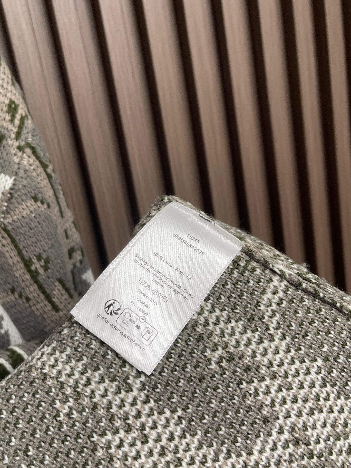 🛒🛒Dior 2026SS Oblique满印老花提花圆领针织毛衣，定织定染针织面料，整件斜向错位排列老花提花，浅灰底+