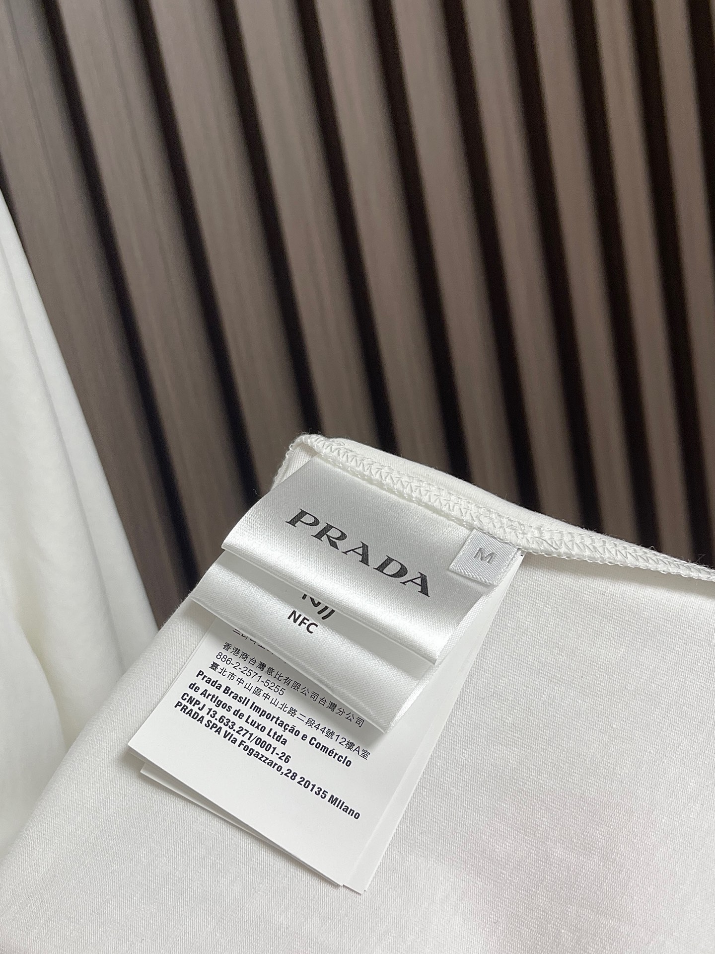 🛒🛒Prada 2026SS早春新款三角标识刺绣长袖T恤，甄选软糯亲肤的全棉面料制成，标准版圆领长袖裁剪，更适合日常穿着