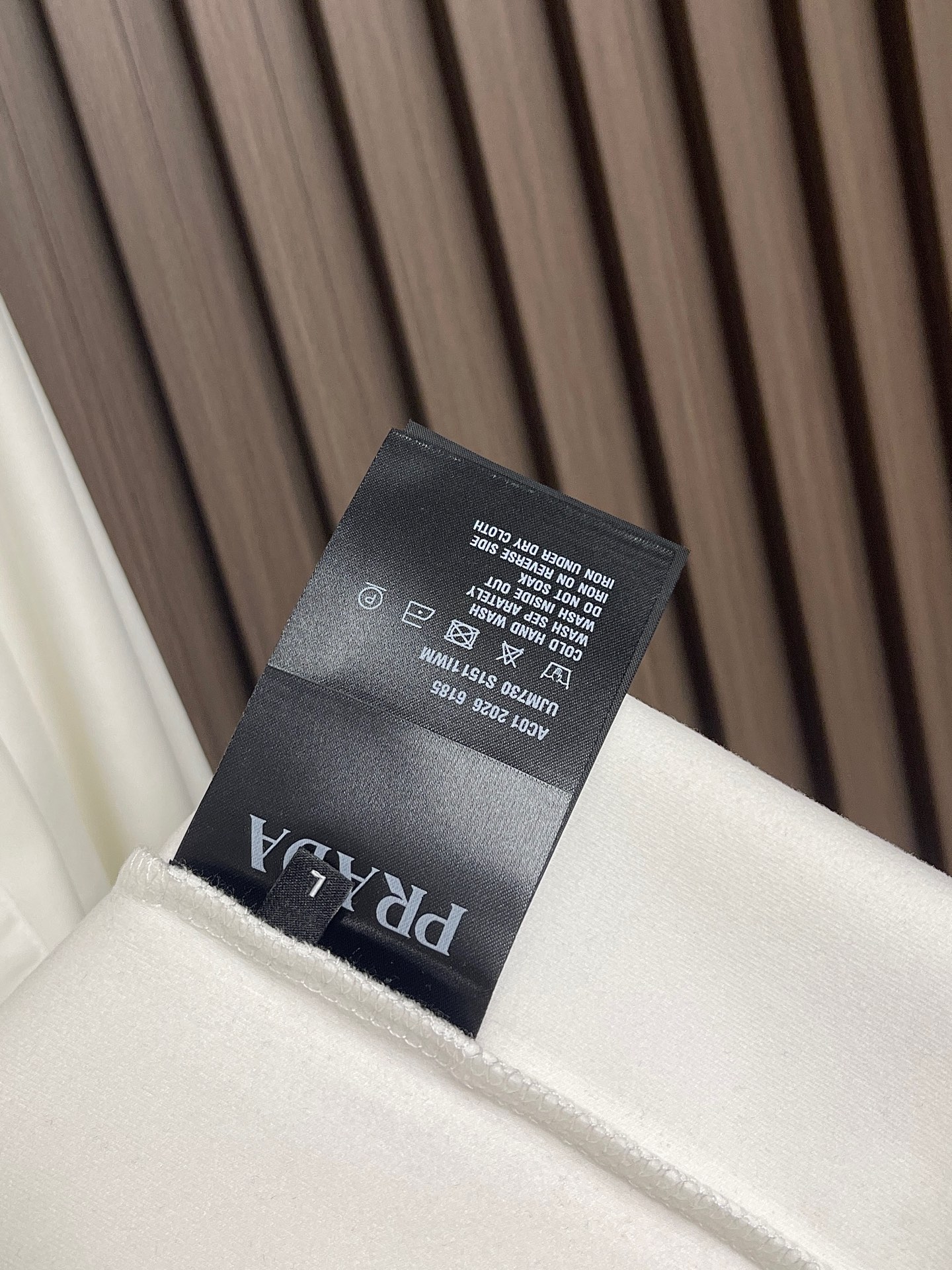 🛒🛒Prada 2026ss秋冬新款男士长袖打底T恤，非常时髦胸前拼接口袋修饰！区别于以往的不同，宣示品牌传承多年的设计