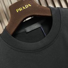 🛒🛒Prada 2026ss秋冬新款男士长袖打底T恤,非常时髦胸前拼接口袋修饰!区别于以往的不同,宣示品牌传承多年的设计 🛒🛒Prada 2026ss秋冬新款男士长袖打底T恤,非常时髦胸前拼接口袋修饰!区别于以往的不同,宣示品牌传承多年的设计