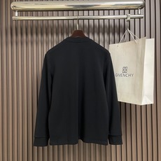 🛒🛒Prada 2026ss秋冬新款男士长袖打底T恤,非常时髦胸前拼接口袋修饰!区别于以往的不同,宣示品牌传承多年的设计 🛒🛒Prada 2026ss秋冬新款男士长袖打底T恤,非常时髦胸前拼接口袋修饰!区别于以往的不同,宣示品牌传承多年的设计