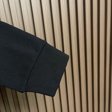 🛒🛒Prada 2026ss秋冬新款男士长袖打底T恤,非常时髦胸前拼接口袋修饰!区别于以往的不同,宣示品牌传承多年的设计 🛒🛒Prada 2026ss秋冬新款男士长袖打底T恤,非常时髦胸前拼接口袋修饰!区别于以往的不同,宣示品牌传承多年的设计