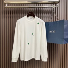 🛒Dior 2026ss秋冬最新款长袖T恤,四叶草刺绣工艺图案装饰logo,进口纯棉面料,独特设计,简约时尚 ,上身帅气 🛒Dior 2026ss秋冬最新款长袖T恤,四叶草刺绣工艺图案装饰logo,进口纯棉面料,独特设计,简约时尚 ,上身帅气