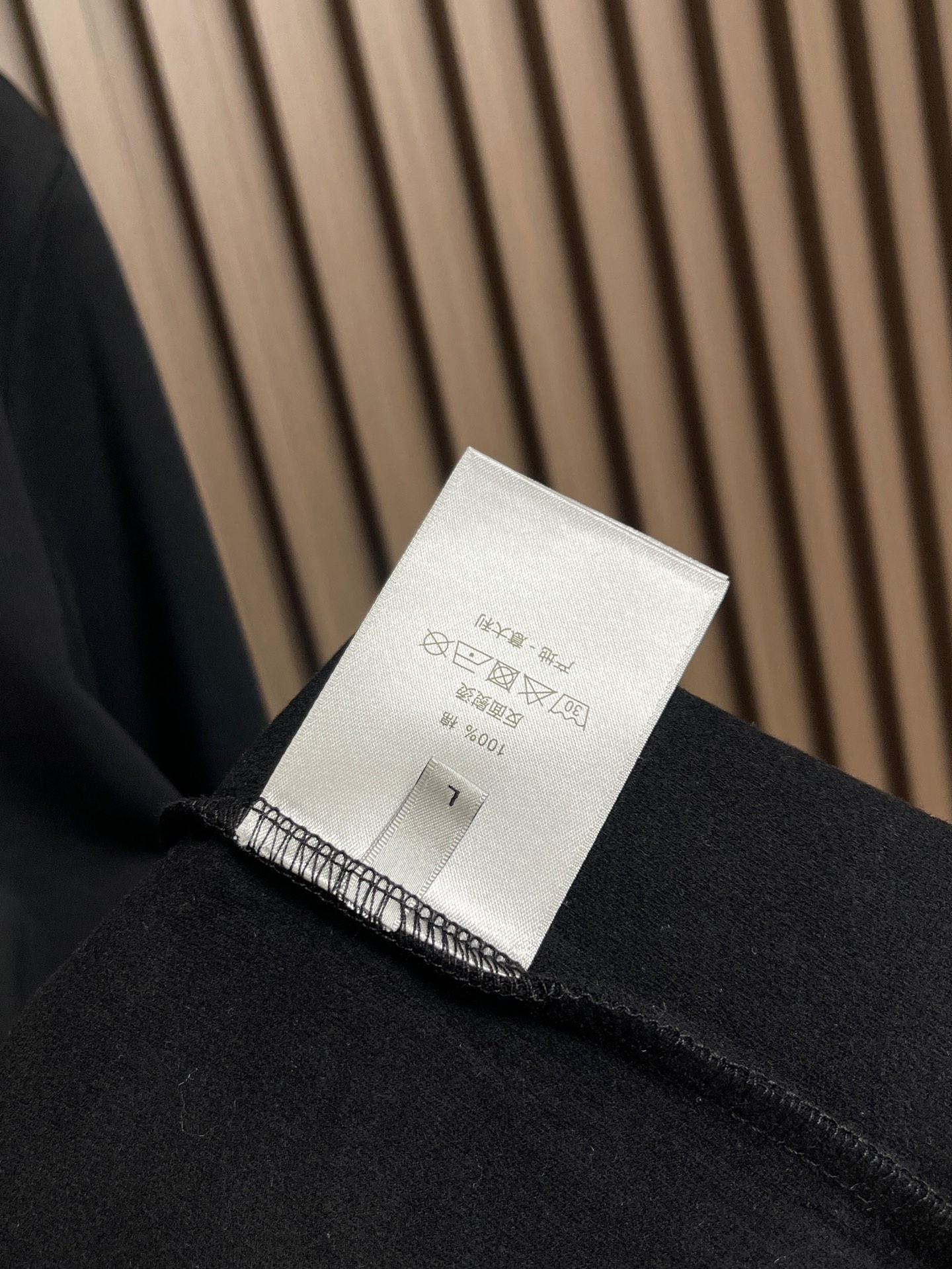 🛒Dior 2026ss秋冬最新款长袖T恤，四叶草刺绣工艺图案装饰logo，进口纯棉面料，独特设计，简约时尚 ，上身帅气