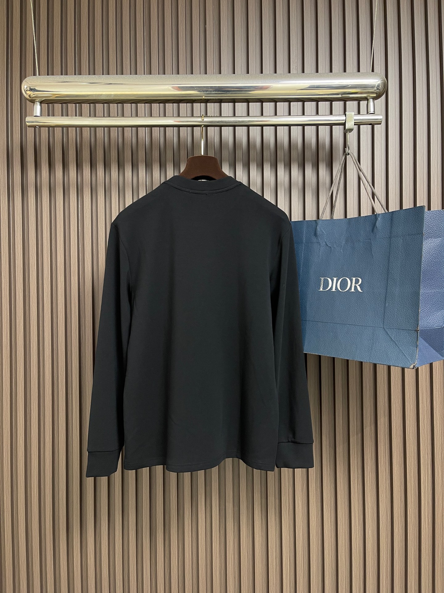 🛒Dior 2026ss秋冬最新款长袖T恤，四叶草刺绣工艺图案装饰logo，进口纯棉面料，独特设计，简约时尚 ，上身帅气