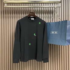 🛒Dior 2026ss秋冬最新款长袖T恤,四叶草刺绣工艺图案装饰logo,进口纯棉面料,独特设计,简约时尚 ,上身帅气 🛒Dior 2026ss秋冬最新款长袖T恤,四叶草刺绣工艺图案装饰logo,进口纯棉面料,独特设计,简约时尚 ,上身帅气