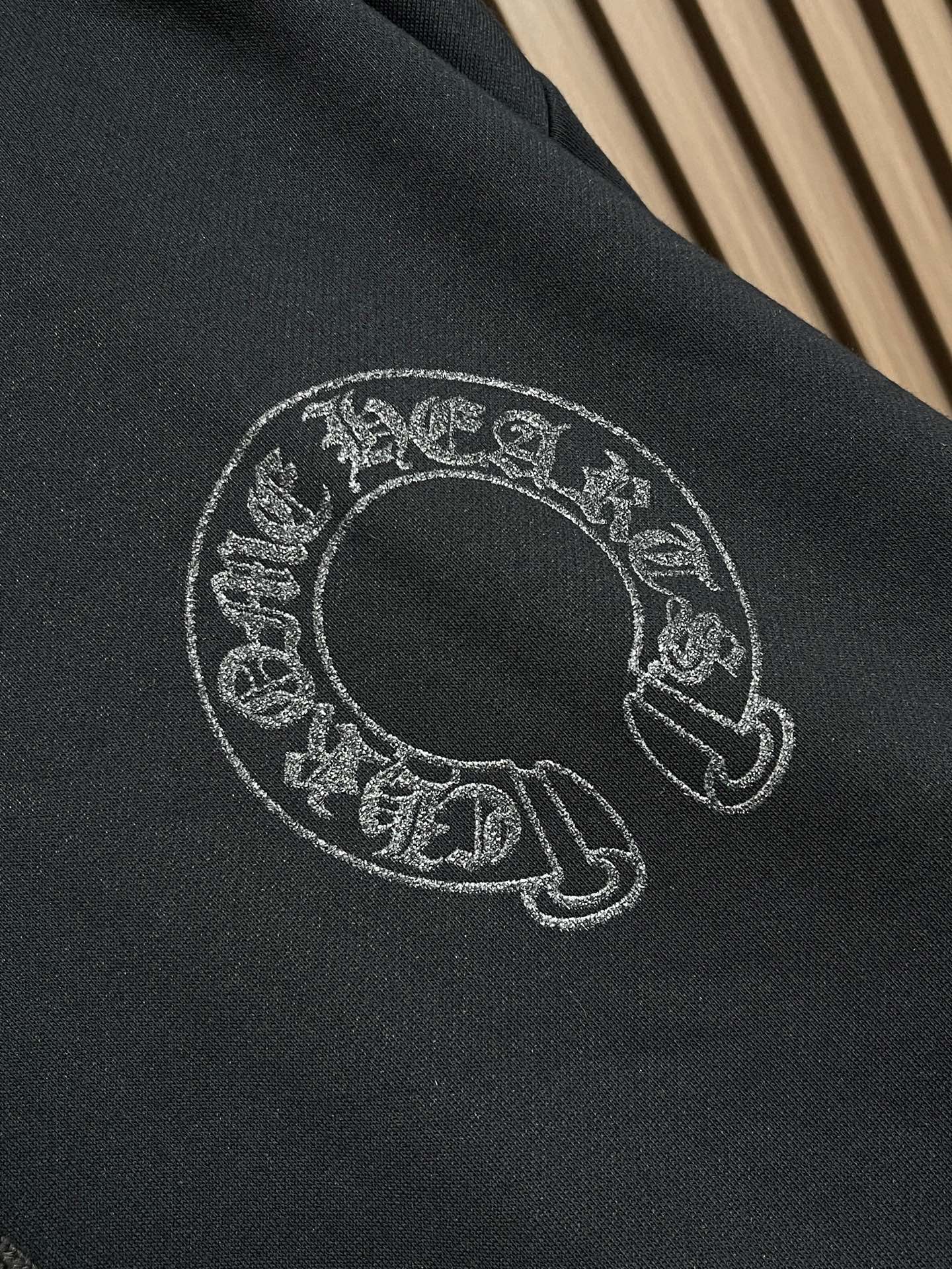 🛒🛒CHROME HEARTS CH克罗心闪粉哥特印花连帽卫衣，重磅毛圈棉面料搭配多处闪粉哥特花卉马蹄印花，视觉吸睛，潮