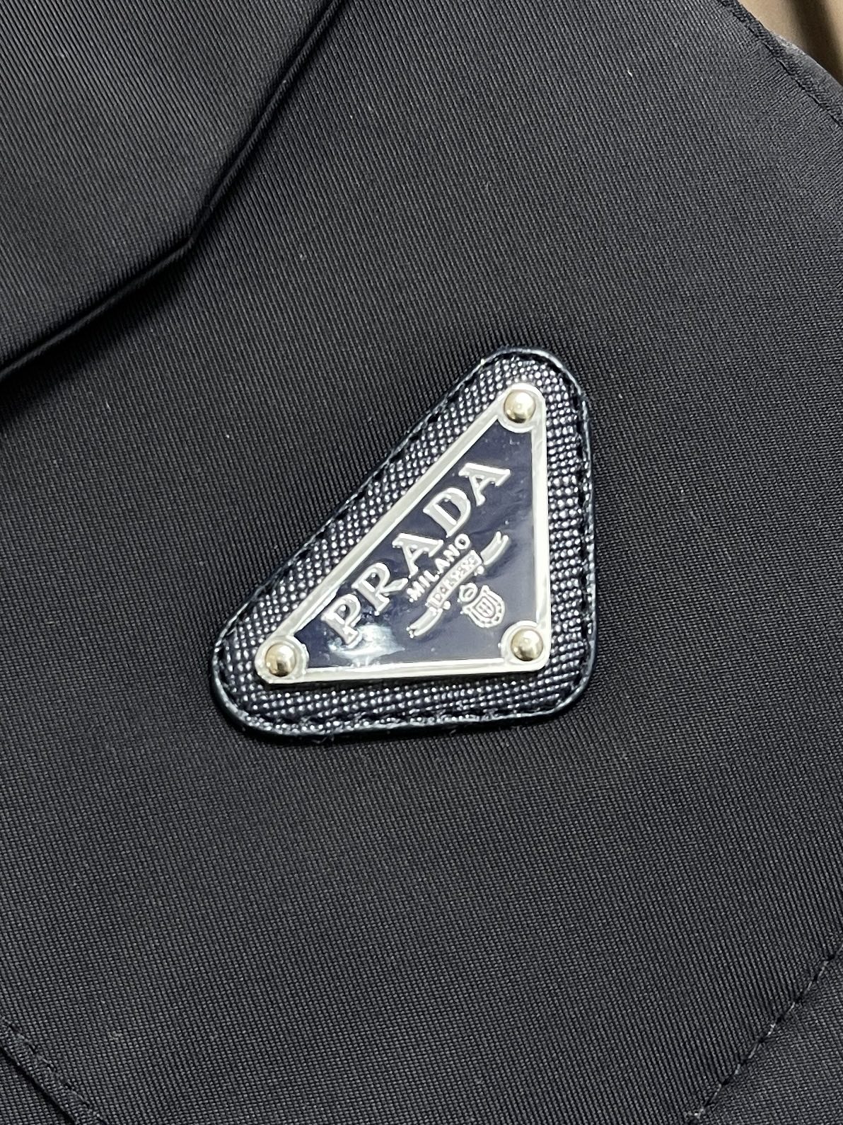 🛒🛒Prada 2026ss秋季新款夹克外套，经典设计，穿上就是舒适自在又显瘦的存在，慵懒而随性，结合干净简单的色系就特