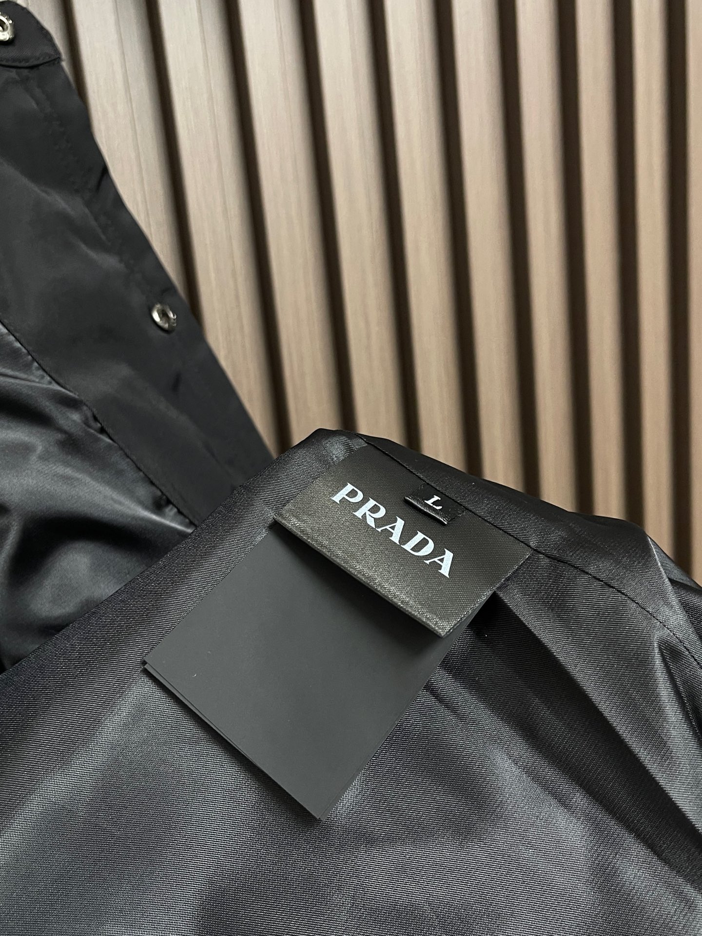 🛒🛒Prada 2026ss秋季新款夹克外套，经典设计，穿上就是舒适自在又显瘦的存在，慵懒而随性，结合干净简单的色系就特