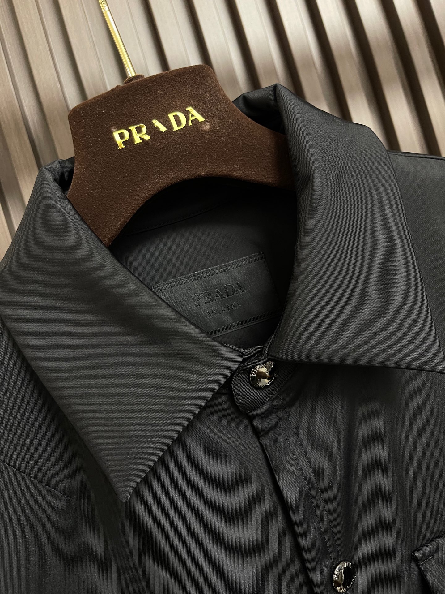 🛒🛒Prada 2026ss秋季新款夹克外套，经典设计，穿上就是舒适自在又显瘦的存在，慵懒而随性，结合干净简单的色系就特