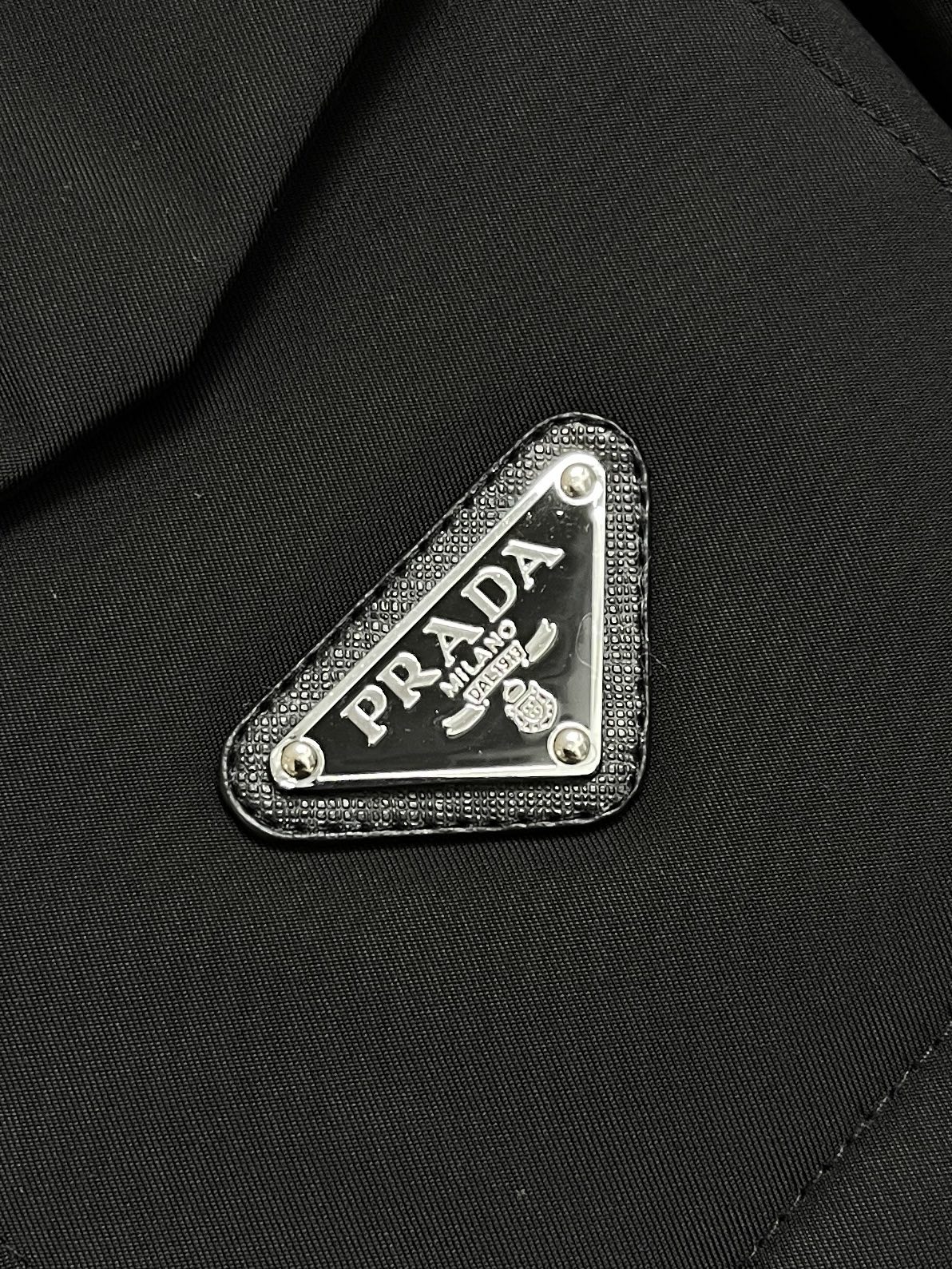 🛒🛒Prada 2026ss秋季新款夹克外套，经典设计，穿上就是舒适自在又显瘦的存在，慵懒而随性，结合干净简单的色系就特