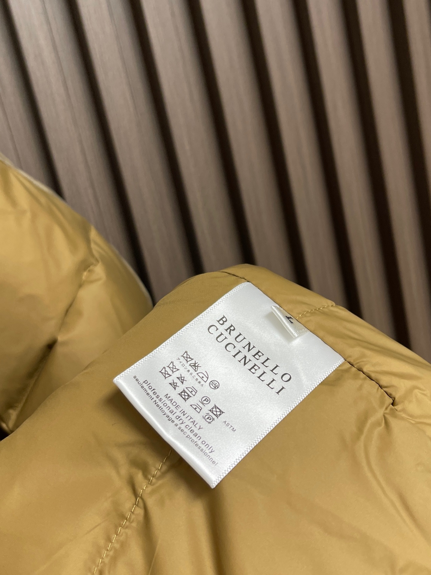 🛒🛒BC 翻领教练飞行员羽绒夹克外套，双色可选卡其和藏青，面料挺括抗皱，哑光轻薄透气，上身利落不臃肿，改良翻领弱化硬朗工