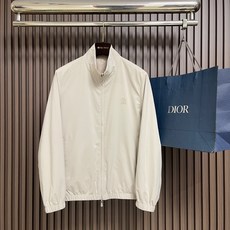 🛒🛒BC 2026ss秋季新款双面夹克外套,秋冬季爆款外套,经典设计,穿上就是舒适自在又显瘦的存在,慵懒而随性,结合干净 🛒🛒BC 2026ss秋季新款双面夹克外套,秋冬季爆款外套,经典设计,穿上就是舒适自在又显瘦的存在,慵懒而随性,结合干净